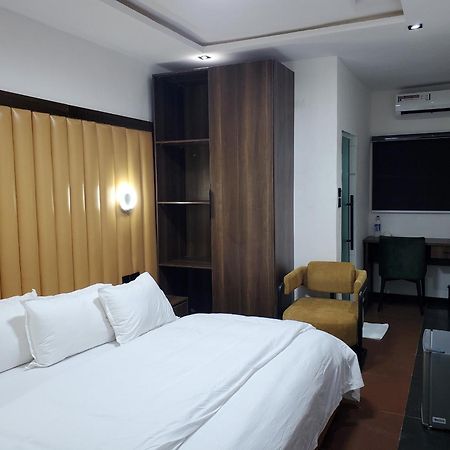 Hotel 35 Embassy Lagos Bagian luar foto
