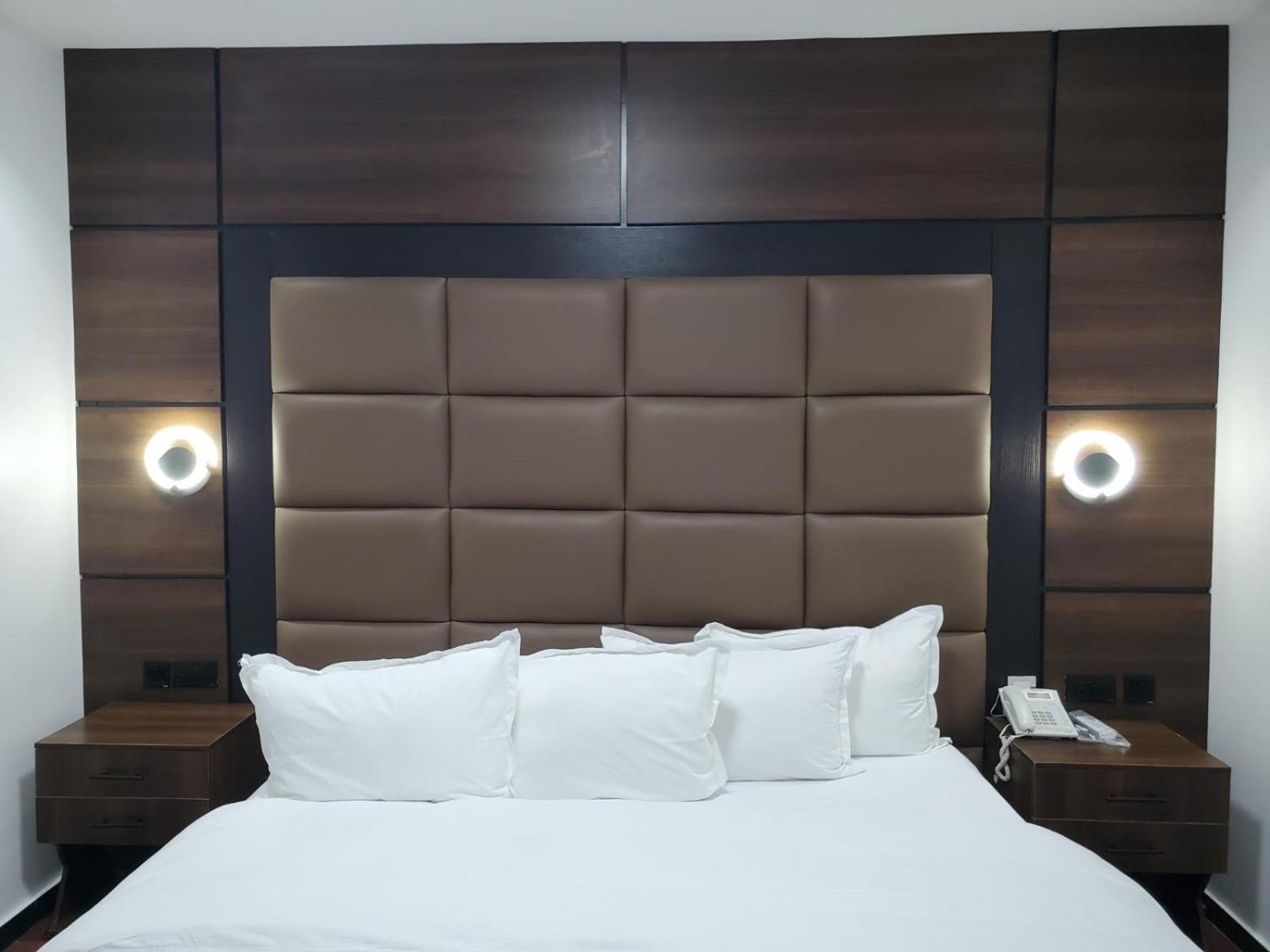 Hotel 35 Embassy Lagos Bagian luar foto