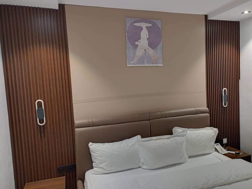 Hotel 35 Embassy Lagos Bagian luar foto